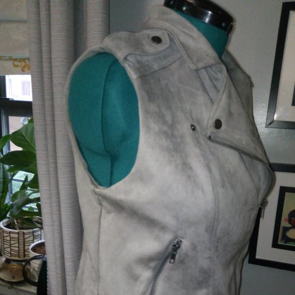Philosophy Gray Faux Suede Moto Vest Sz L NWT - Picture 10 of 16